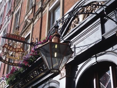 英国伦敦Fullers英式传统酒馆街景