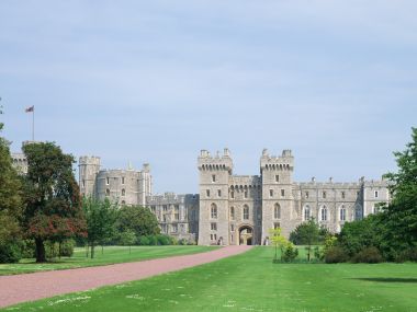 英国温莎城堡皇家园林日间风光