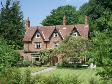英国乡村英式红砖别墅 夏日庭院风光