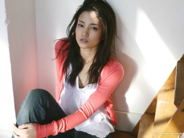 Meisa Kuroki Fresh Home Portrait With Window Sunlight