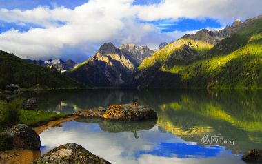 Yulonglacuo Lake In Sichuan
