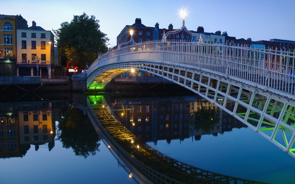Dublin Ha Penny Bridge Liffey River Night View