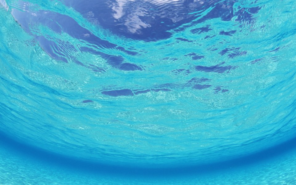 马尔代夫清澈海水水下视角