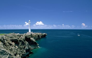 日本冲绳灯塔海岸风光