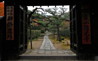 日本圆光寺入口与日式庭院景观