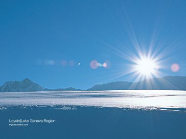 瑞士莱辛冬季雪地阳光山脉风景