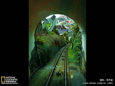 挪威卑尔根隧道铁轨与彩色房屋景观