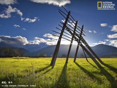 Chinese Plateau Grassland Wooden Frame And Distant Mountain Landscape Photography