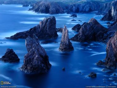 苏格兰赫布里底群岛海蚀柱海岸风光