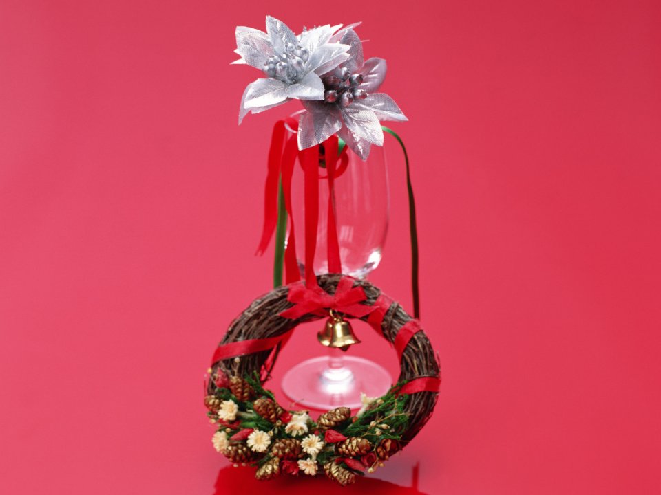 Creative Christmas Wine Glass Decoration With Wreath