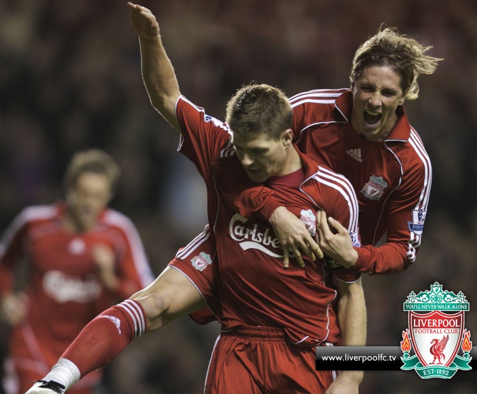 利物浦传奇球星杰拉德与托雷斯进球庆祝经典瞬间