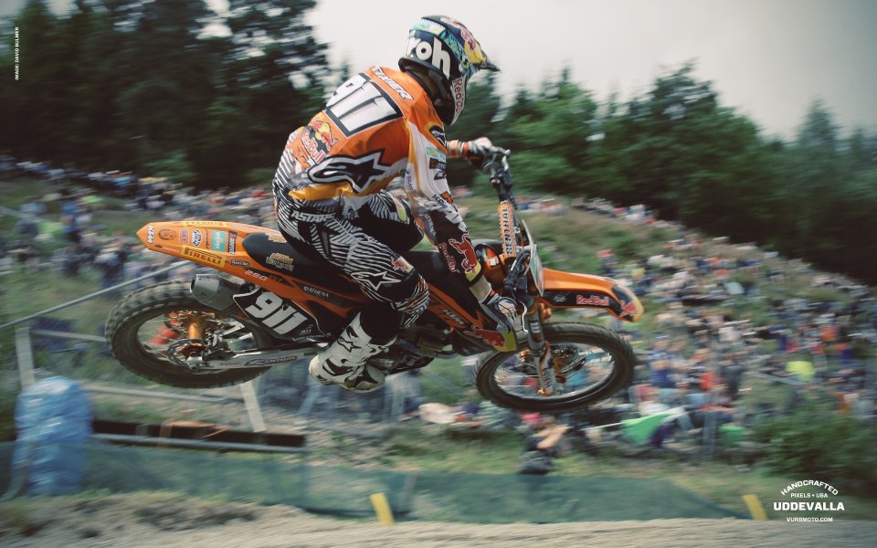 瑞典乌德瓦拉越野摩托车赛骑手飞跃瞬间
