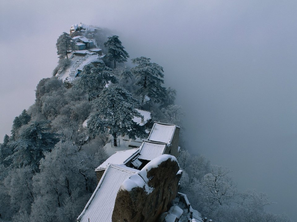 Huashan Mountain Winter Snow Scenery With Rime And Fog