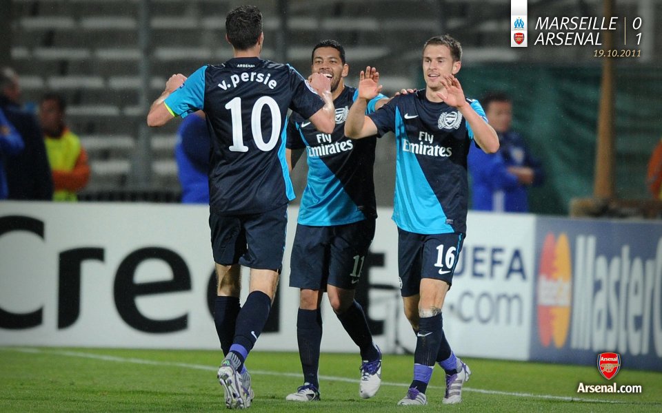 Arsenal Players Van Persie Celebrate Goal Marseille 0 1 19 10 2011