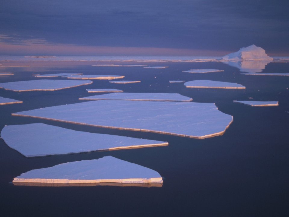 Broken Fast Ice Midnight Sun Edward Viii Bay Antarctica