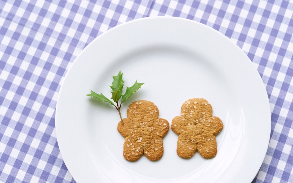 Christmas Gingerbread Men With Holly