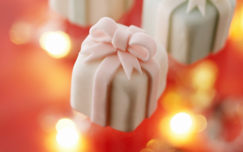 Close Up White Chocolate Gift Box With Pink Bow
