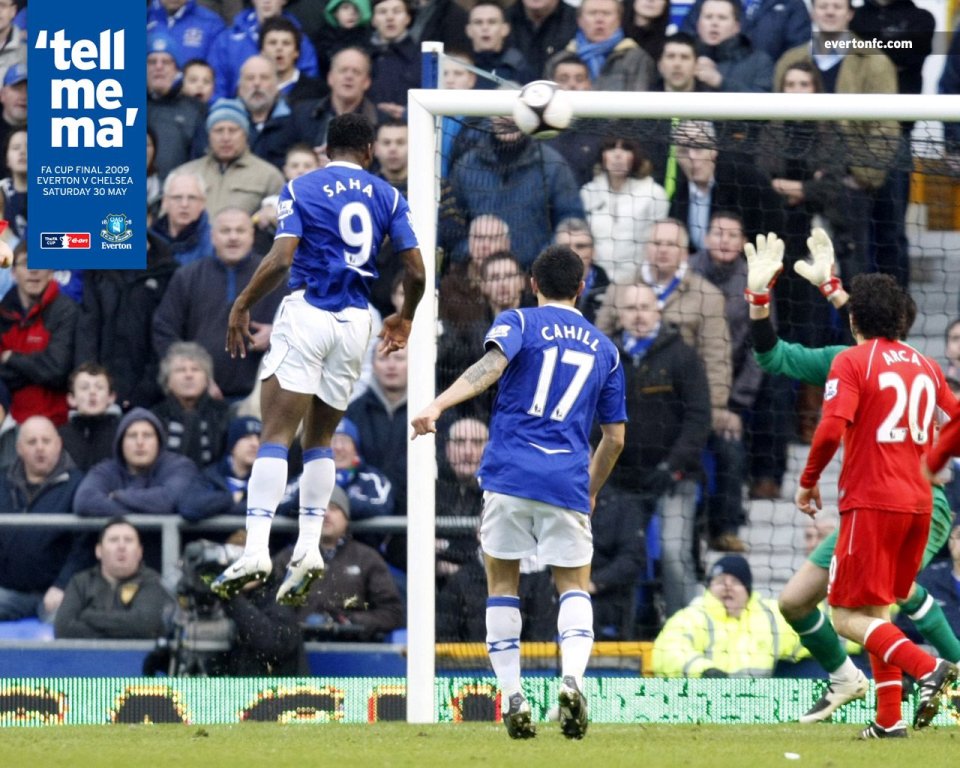 2009 Everton Football Match Attack Moment