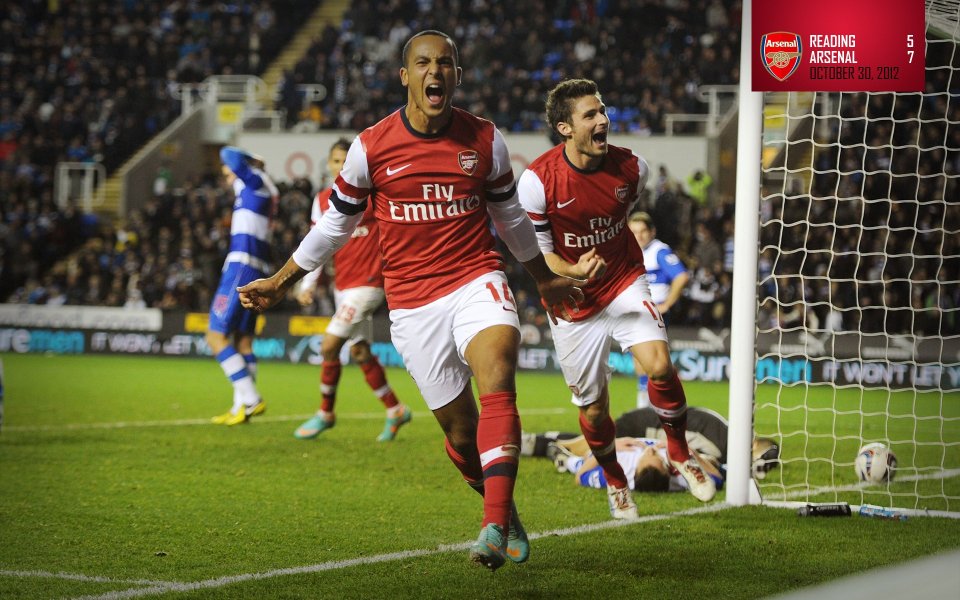 Arsenal Players Celebrating Against Reading Match