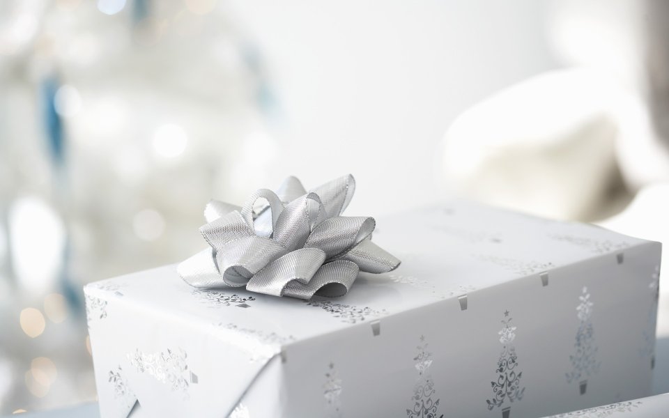 White Christmas Gift Box Silver Bow