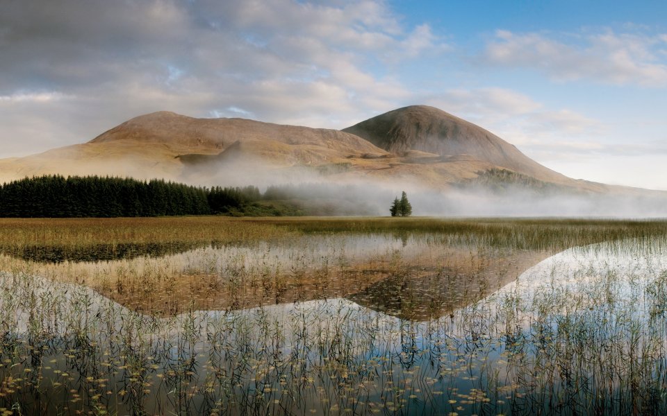 Scottish Highland Morning Fog Lake Mountain Landscape