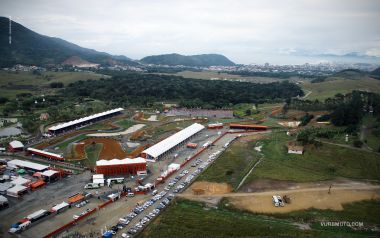 巴西Beto Carrero World航拍赛道与停车场