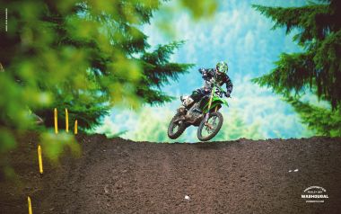 美国Washougal越野摩托车赛道上的骑手