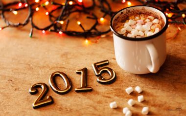 2015新年庆祝：热巧克力与彩灯