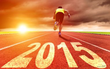 2015年新年励志壁纸：运动员在跑道上迎着朝阳冲刺