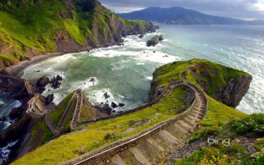 西班牙巴斯克地区 圣胡安德加斯特卢加切通往海洋的237级石阶海岸风光