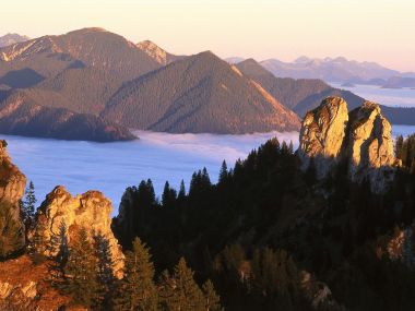德国阿默高阿尔卑斯山云海日落