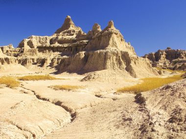 美国南达科他州恶地国家公园荒漠岩层风光