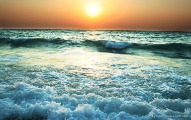 海边日落翻涌海浪绝美海景