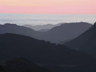 美国加州大瑟尔黄昏山景云海风光