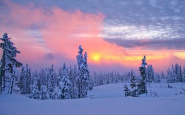 美国雷尼尔山雪后日落美景