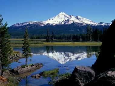 美国俄勒冈州布罗肯托普火山与斯帕克斯湖
