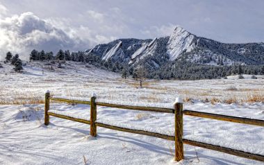 美国科罗拉多州博尔德 Flatirons 雪景