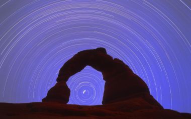 美国犹他州拱门国家公园「精致拱门」星轨夜景