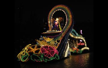 巴黎迪士尼乐园「奇幻仙履奇缘」夜间花车巡游