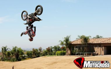 美国Transworld Motocross越野摩托车空中后空翻特技