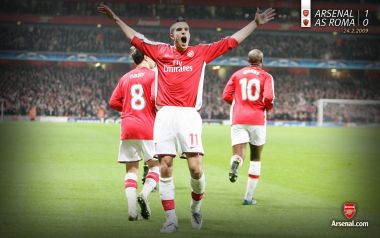 阿森纳球员庆祝进球（2009年欧冠对阵罗马）