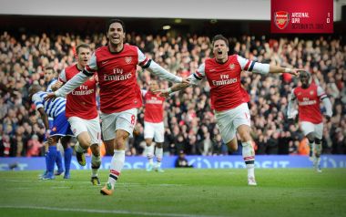 Arsenal Players Celebrating On The Field