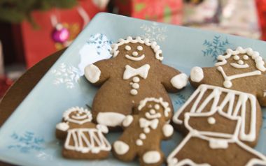 Christmas Gingerbread Family Blue Plate