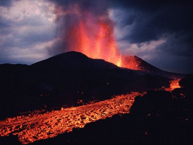 刚果民主共和国维龙加国家公园基马尼乌拉火山喷发景观