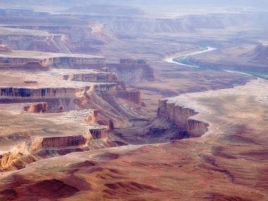 美国犹他州死马点州立公园远眺拉萨尔山脉自然风光