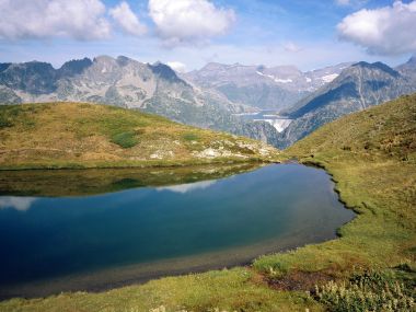 瑞士瓦莱州卡托涅湖高山风光