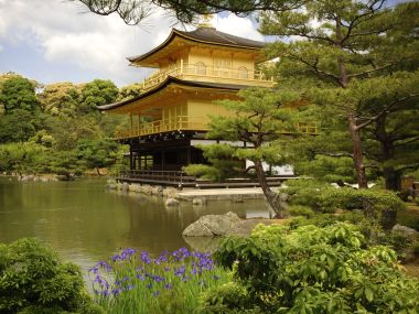 日本京都三月金阁寺春日景观