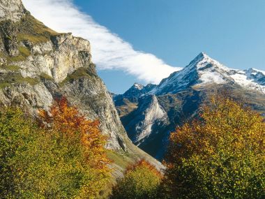 法国比利牛斯山脉 皮梅内峰奥苏山谷秋日风光