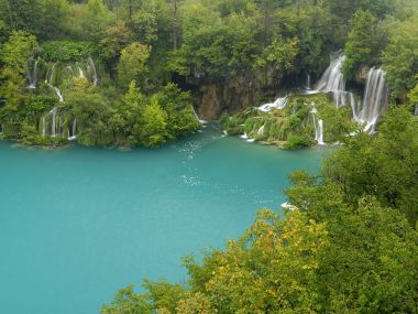 克罗地亚普利特维采湖群国家公园瀑布湖景