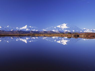 美国阿拉斯加麦金利山雪山倒影